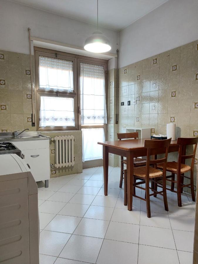 12Min Da Roma Centro Stanza Grande E Luminosa Hotel Ciampino Bagian luar foto